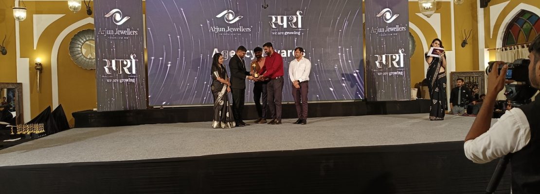 Receiving Sparsh Award image-AJ3