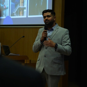 Center Stage at the Knowledge Conclave Center Stage at the Knowledge Conclave